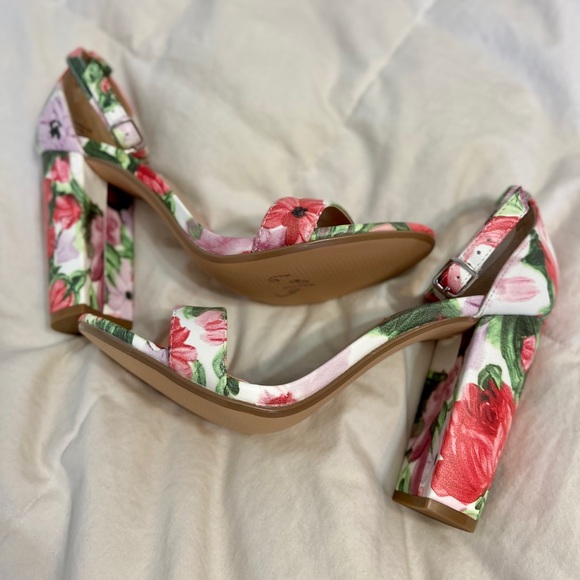 Steve Madden Floral Heels - Picture 3 of 6